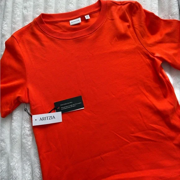 NWT Aritzia Babaton Function Tee (Hot Cheeky Red Rouge) - Picture 2 of 3